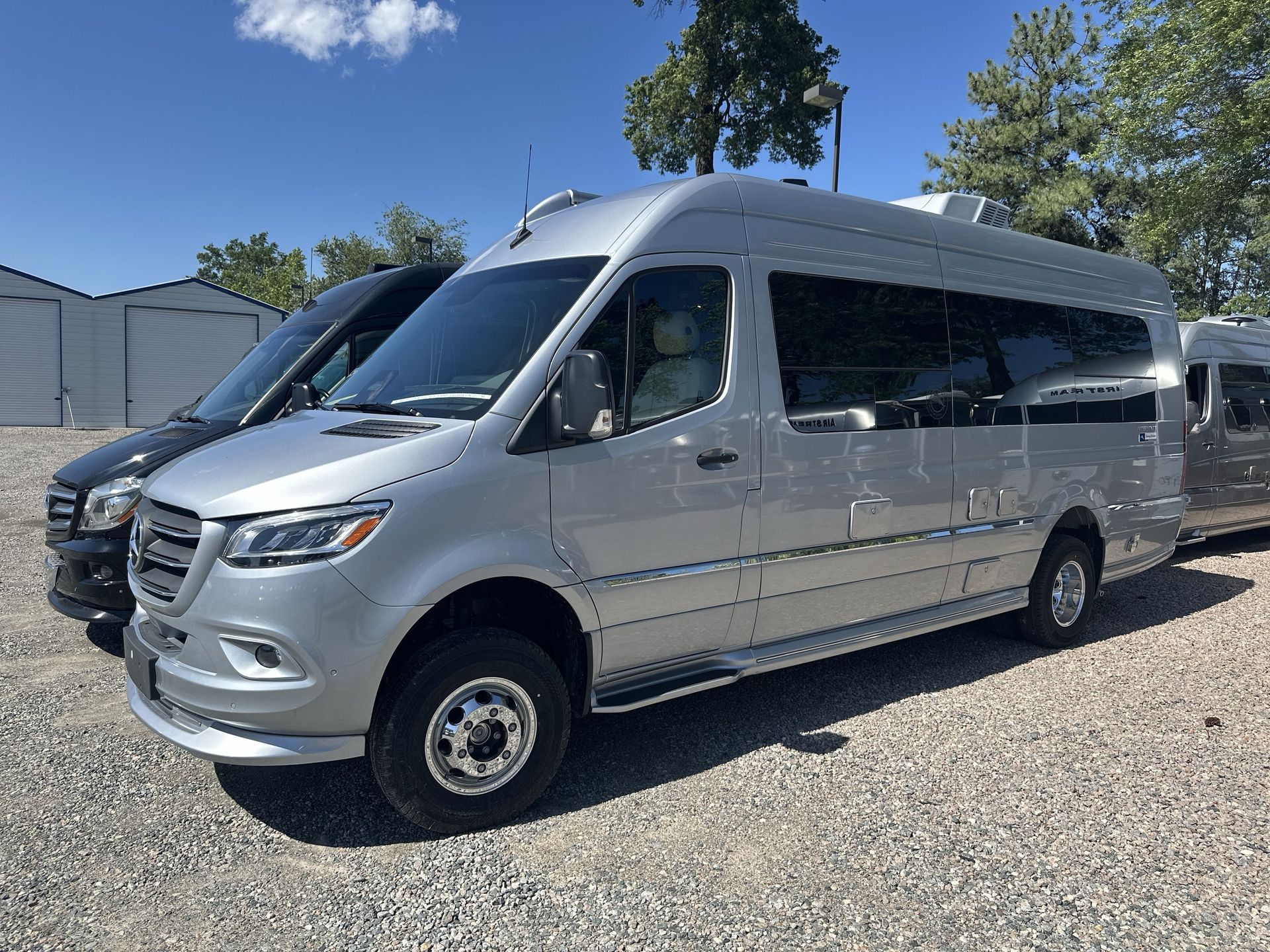 2026 Airstream 24GL Tommy Bahama Base