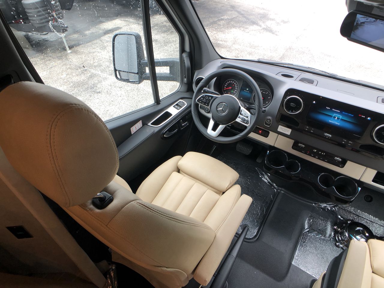 2026 Airstream Murphy Suite Tommy Bahama Base