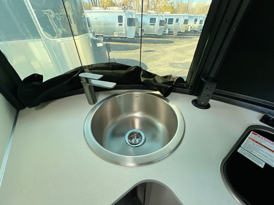 2025 Airstream 16X Base