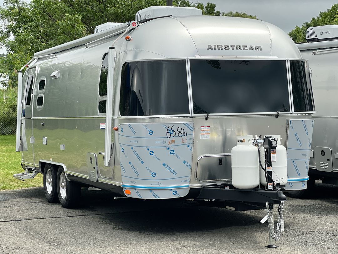 2025 Airstream 27FBT Base