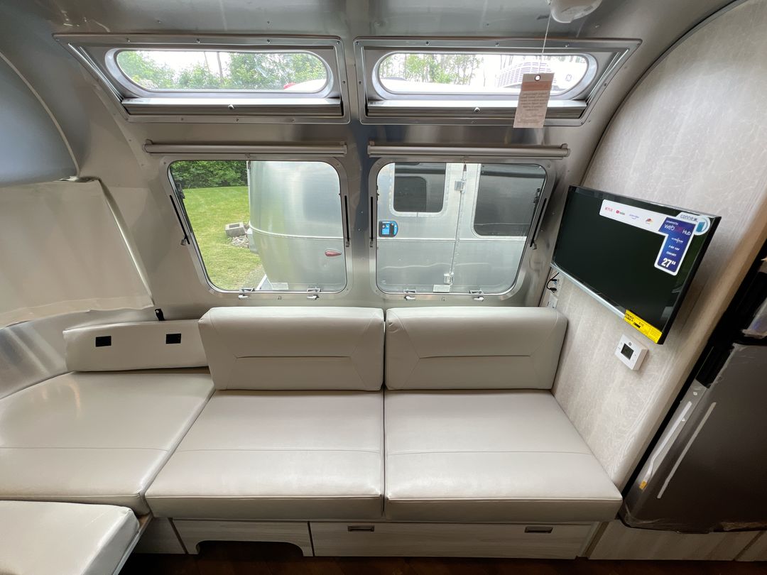 2025 Airstream 27FBT Base