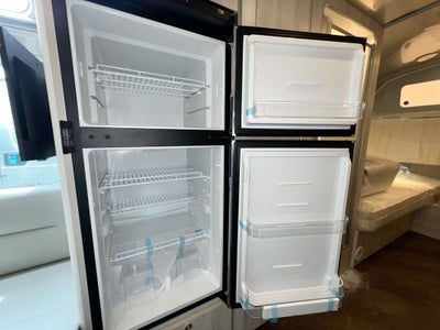 2025 Airstream 27FBT Base