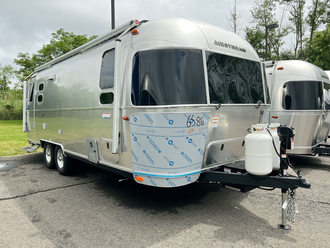 2025 Airstream 27FBT Base