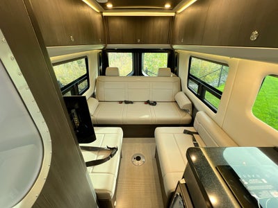 2026 Airstream 24GL 4x2 Passenger Base