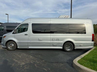 2026 Airstream 24GL 4x2 Passenger Base