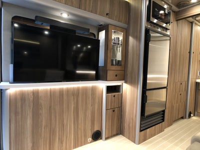 2026 Airstream Murphy Suite Tommy Bahama Base